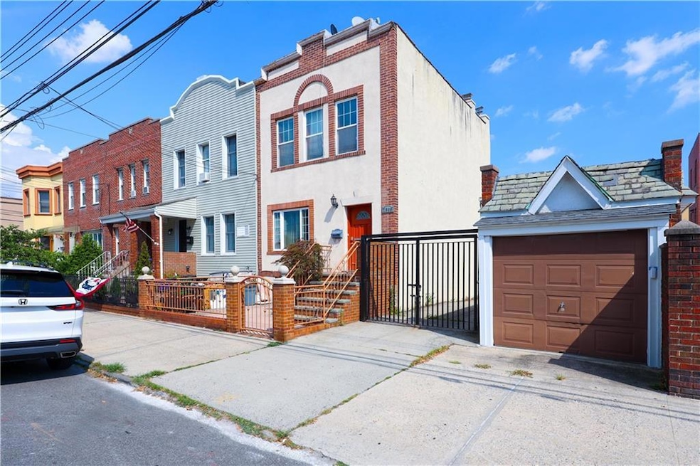 Pending $1,080,000 • Co-Listing Agent