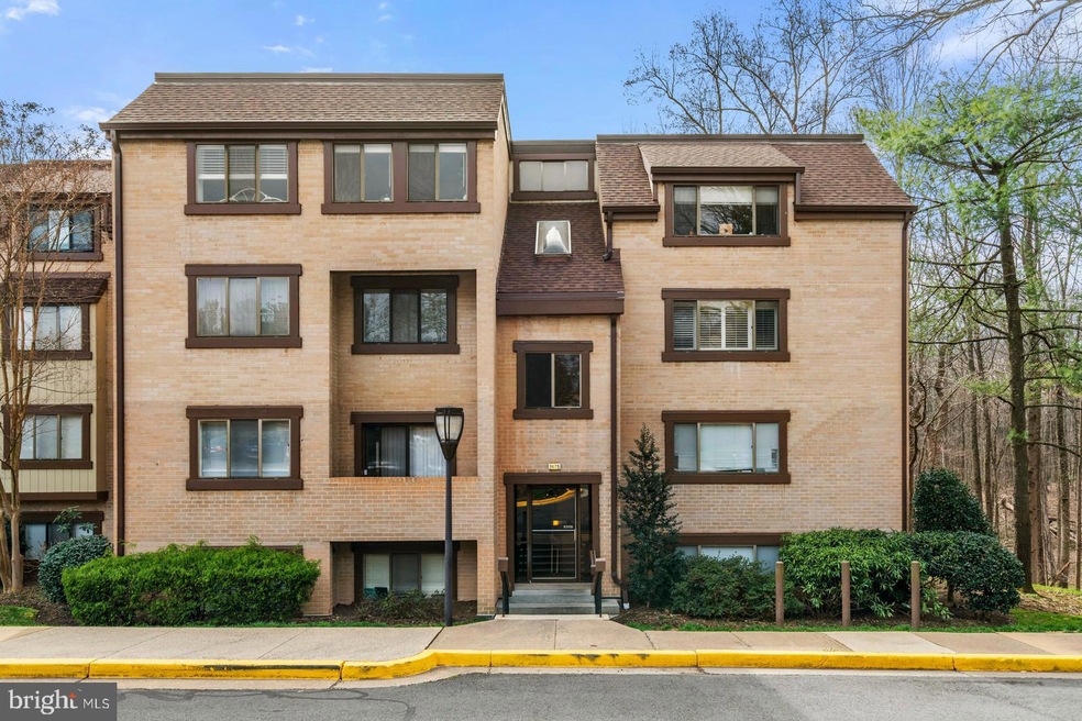 1675 Parkcrest Cir unit 400, Reston, VA 20190 - photo 1