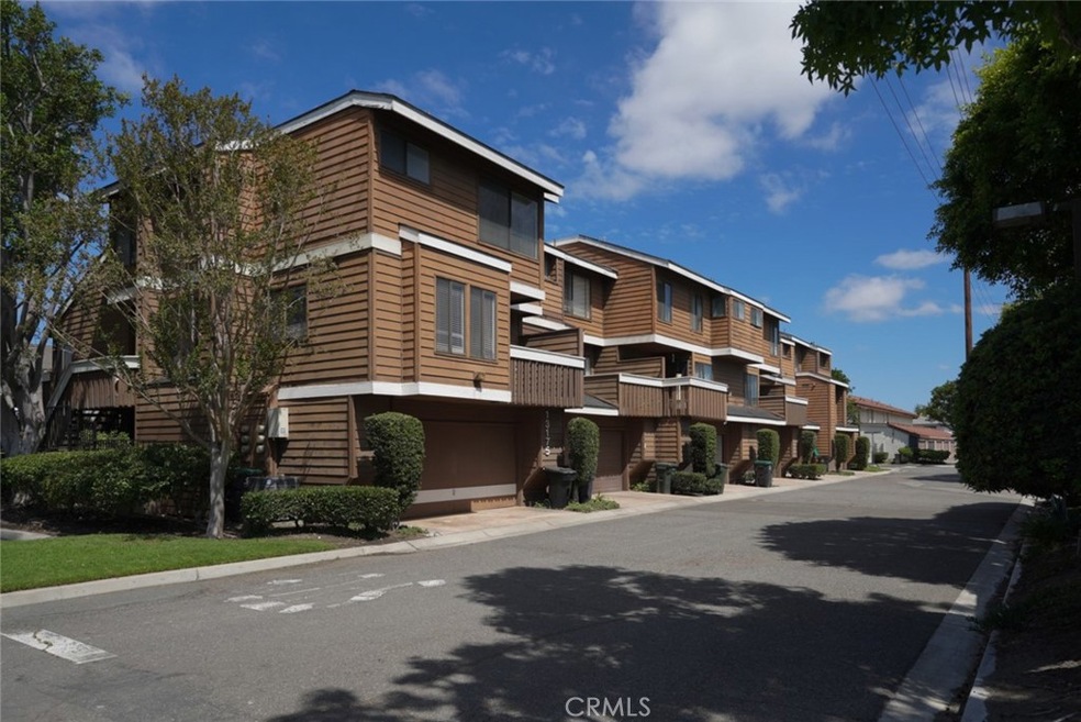 SIDE - REAR ELEVATION. THE COVETED CORNER END UNIT.