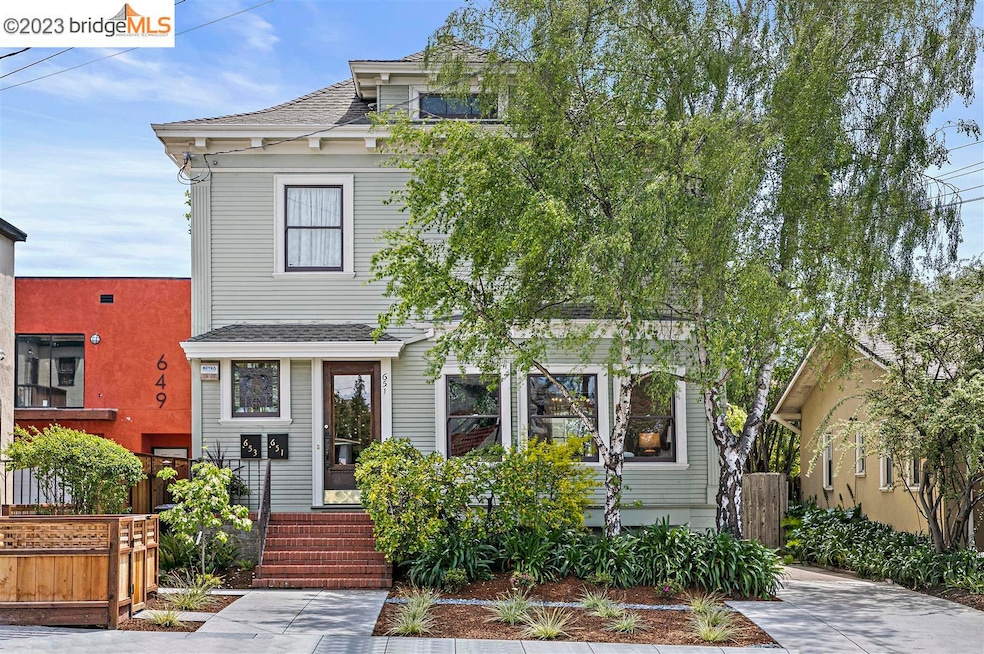 Sold $1,655,000 • Co-Listing Agent