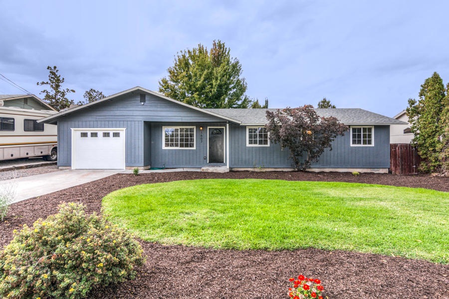 1607 SW 21st Place, Redmond, OR 97756 - photo 1