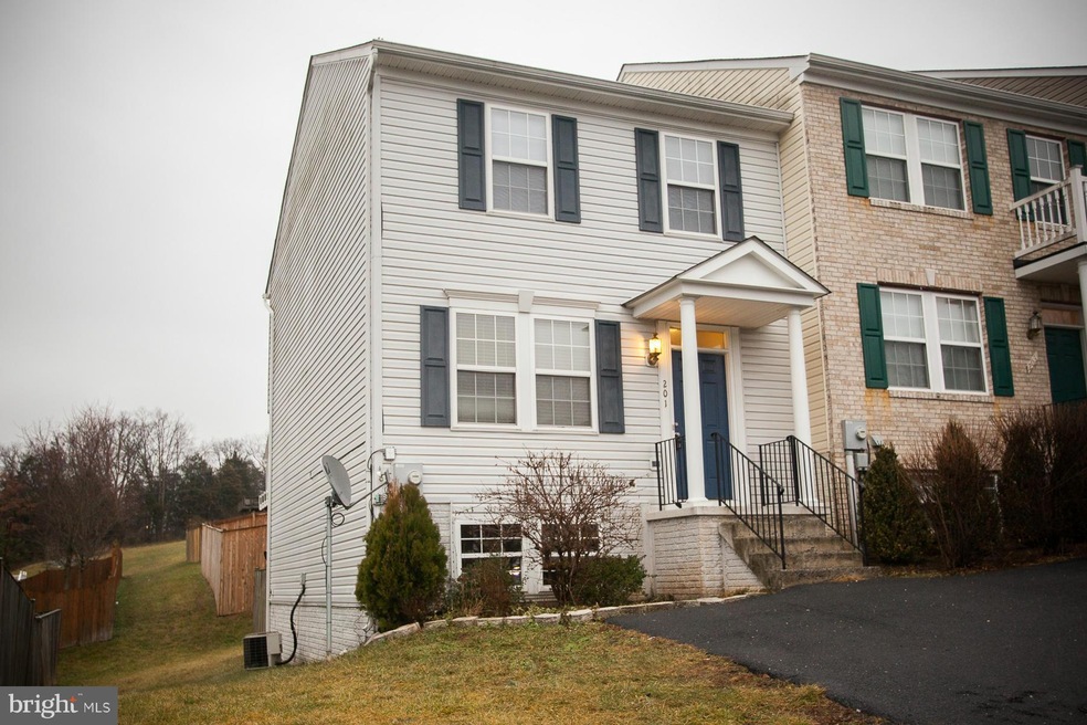201 Hupps Hill Ct, Strasburg, VA 22657 - photo 1