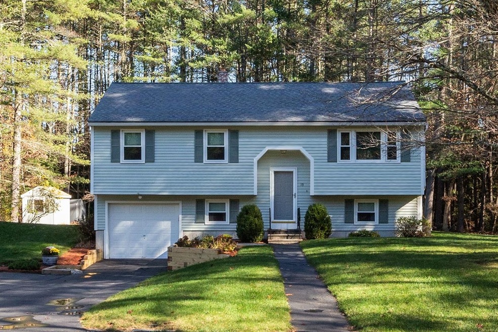 19 Teton Dr, Londonderry, NH 03053 - photo 1