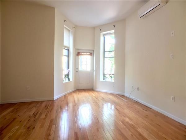 unlisted-address, New York, NY 10027 - photo 1