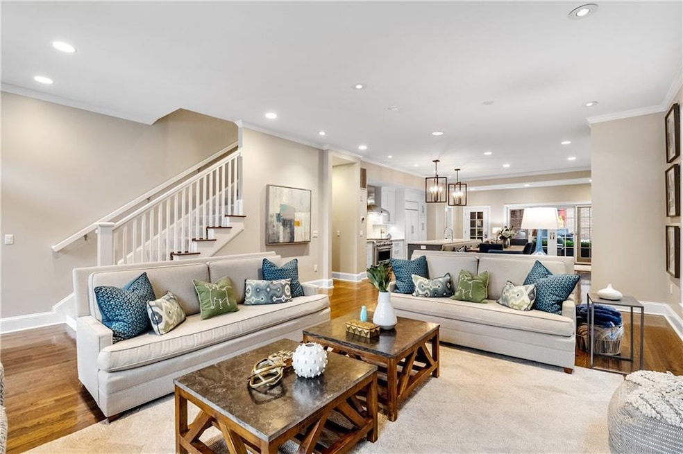 4959 Wyandotte St unit 3E, Kansas City, MO 64112 - photo 1