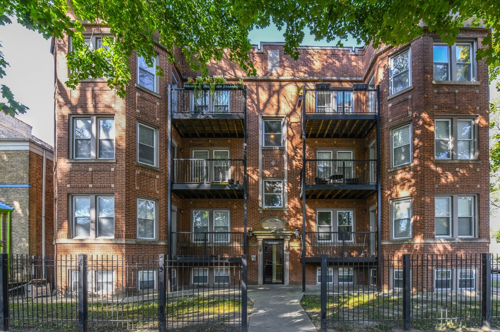 6254 N Richmond St unit 2S, Chicago, IL 60659 - photo 1