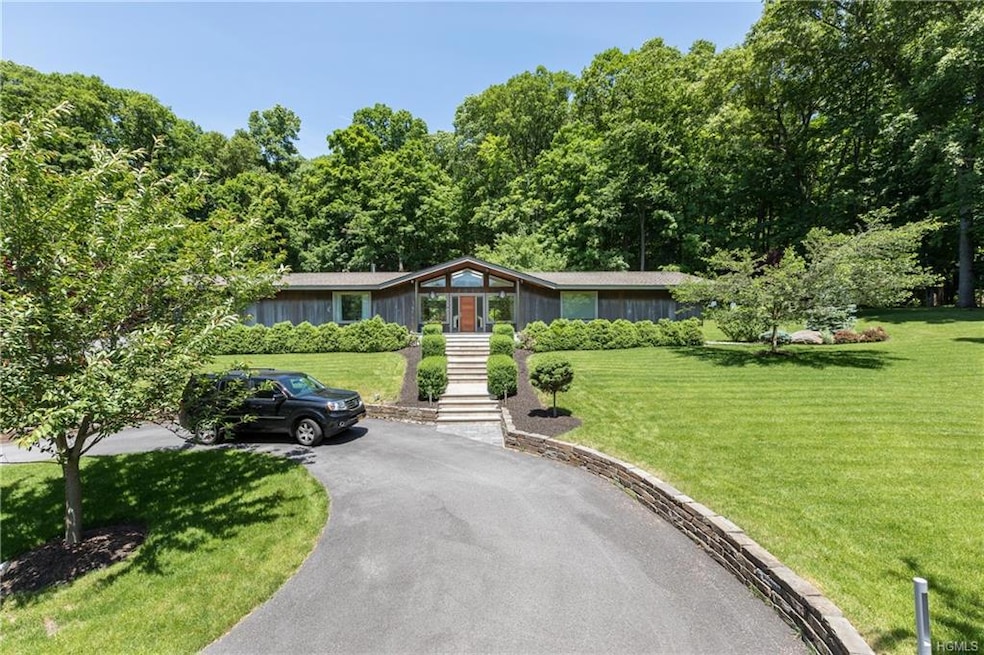 332 Mount Airy Rd W, Croton On Hudson, NY 10520 - photo 1