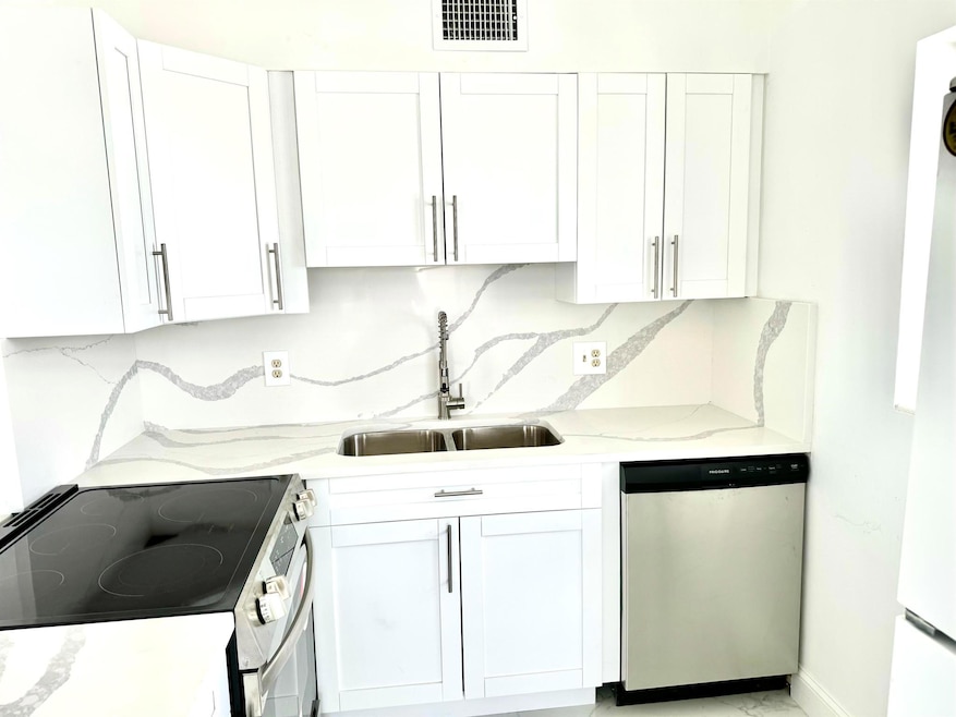 3080 Lake Osborne Dr unit 202, Lake Worth Beach, FL 33461 - photo 1