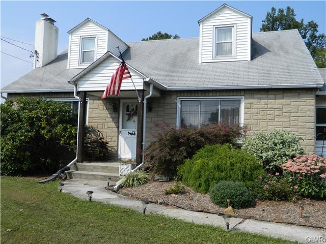 5870 Chestnut St, Zionsville, PA 18092 - photo 1