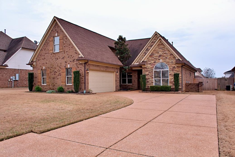 DBL GARAGE COACH STYLE, EXTERIOR LIGHTING, EXTRA WIDE DRIVEWAY.
