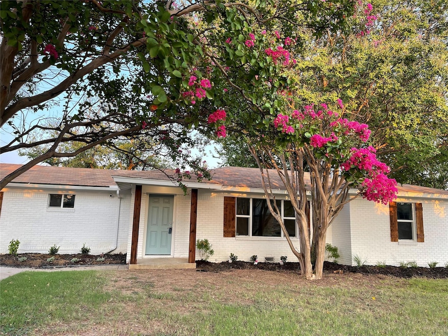 832 Central Dr, Bedford, TX 76022 - photo 1