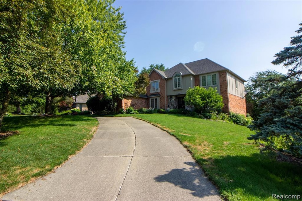3066 Woodcreek Way, Bloomfield Hills, MI 48304 - photo 1