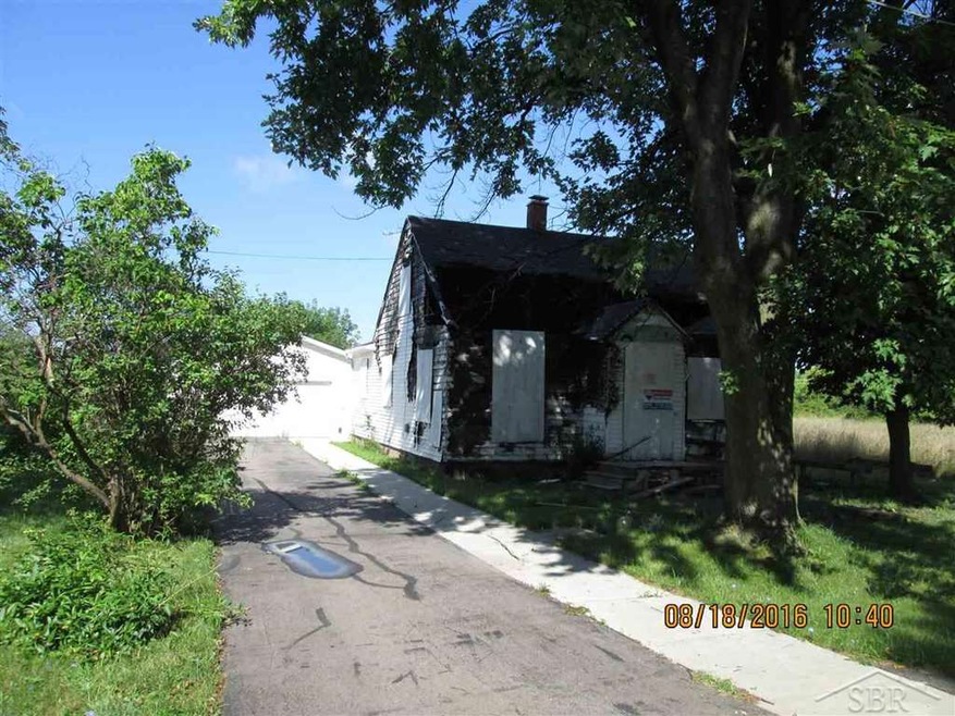 1075 Butler Rd, Saginaw, MI 48601 - photo 1