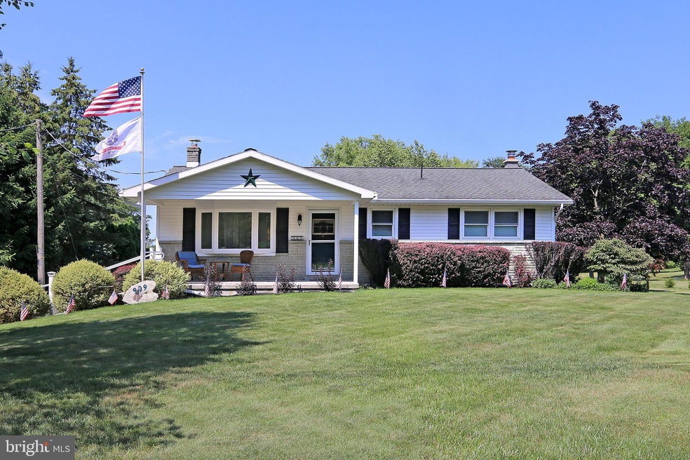 909 Hilltop Rd, Myerstown, PA 17067 - photo 1