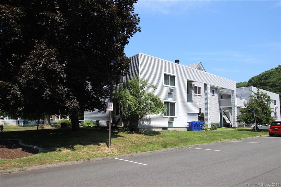 Small 10 unit complex with contemporary flair