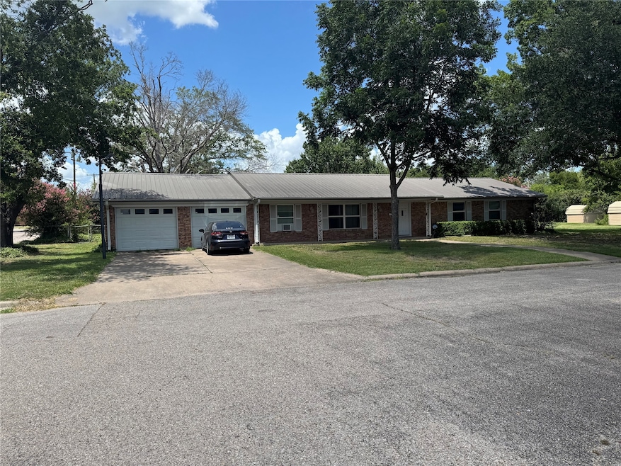 1910 Jefferson St, Commerce, TX 75428 - photo 1