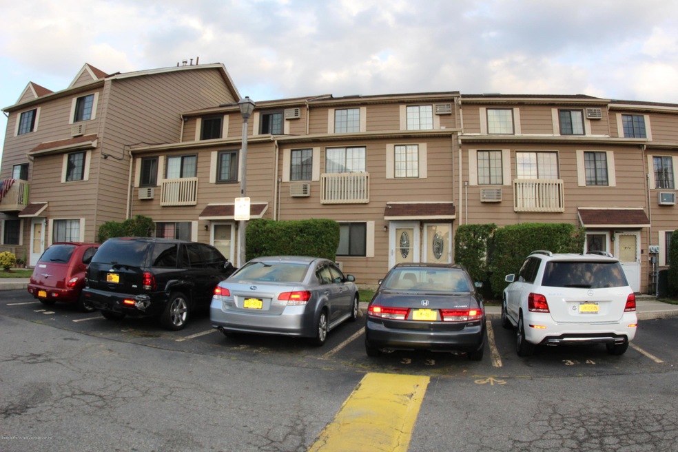 201A Lamped Loop unit 34, Staten Island, NY 10314 - photo 1