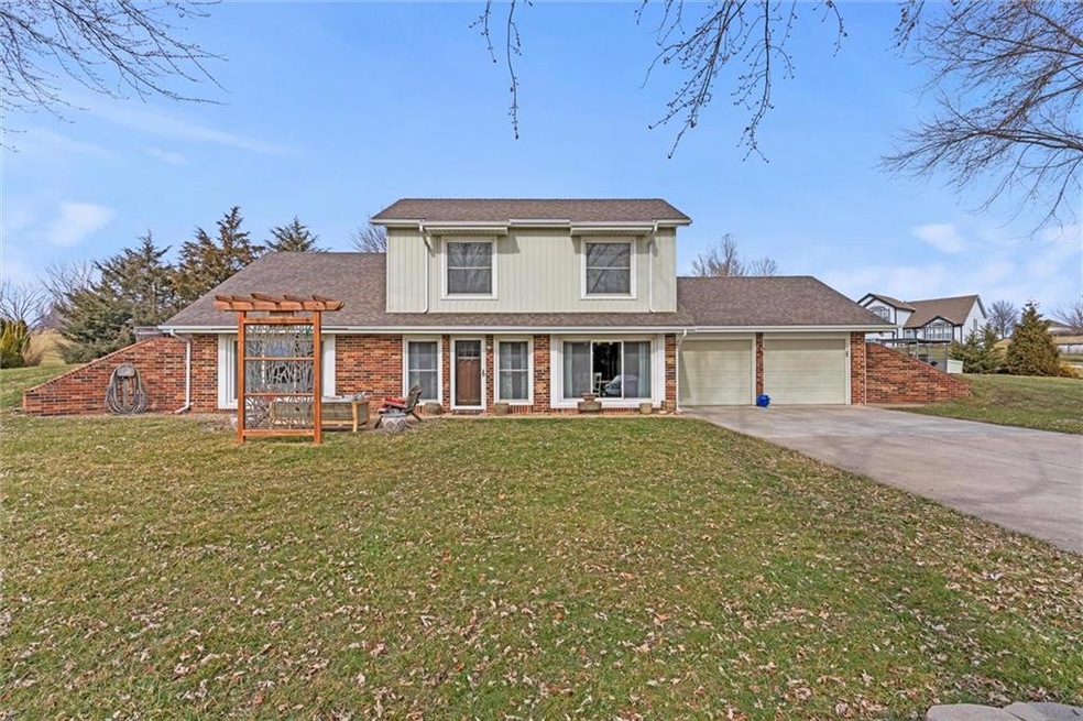 720 Sandpiper St, Raymore, MO 64083 - photo 1