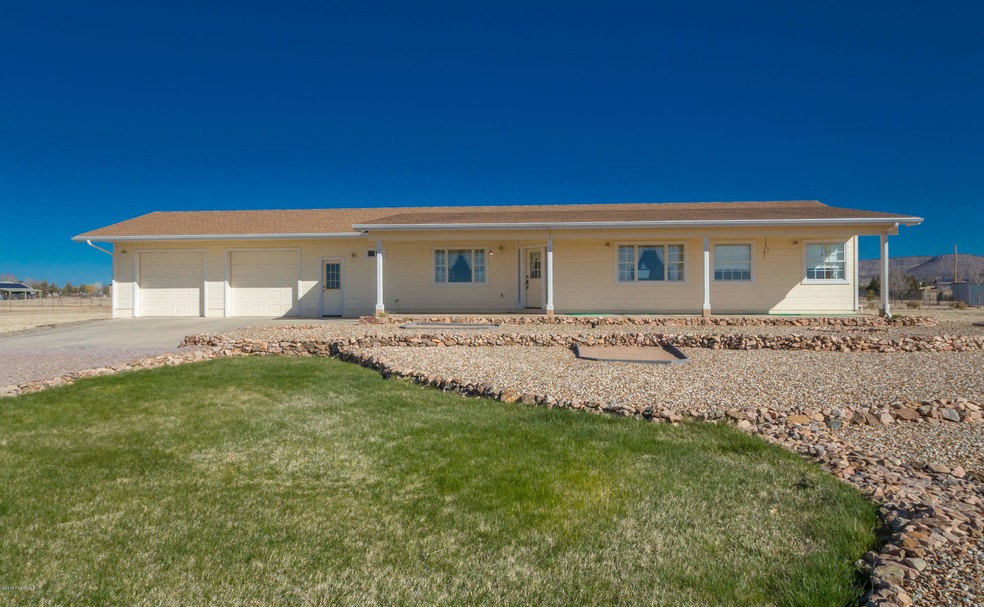 1050 W Ranch House Rd, Paulden, AZ 86334 - photo 1