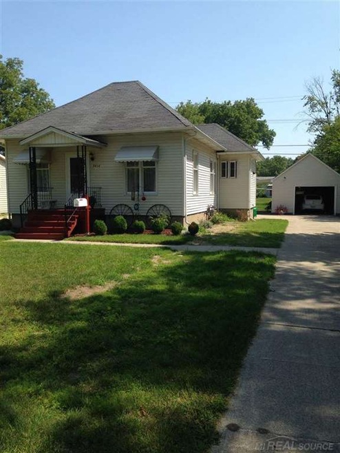 3404 10th Ave, Port Huron, MI 48060 - photo 1