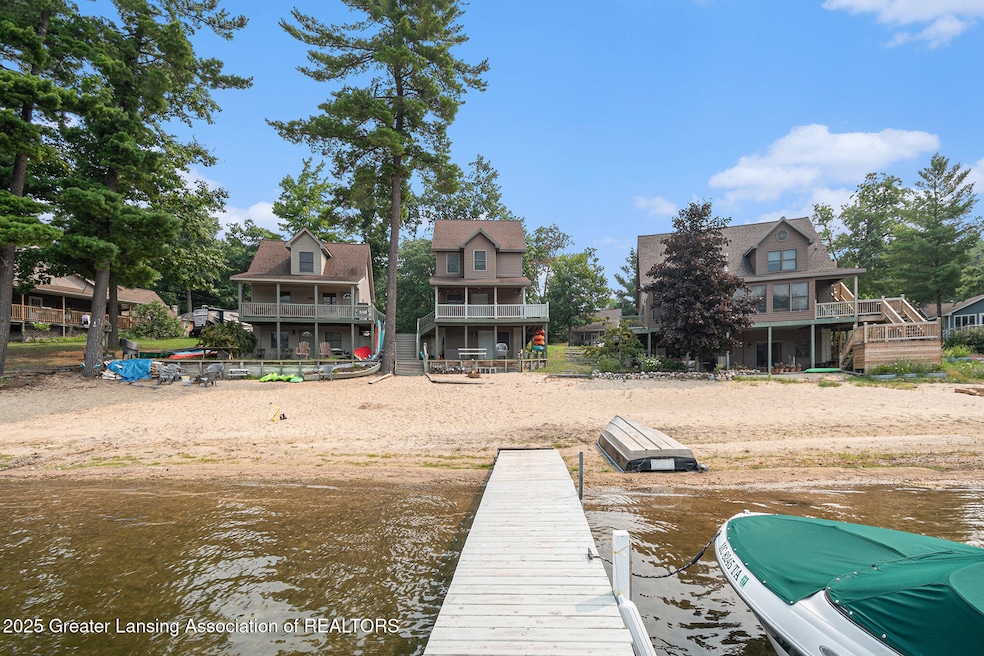 1418 Hillcrest Ave, Harrison, MI 48625 - photo 1