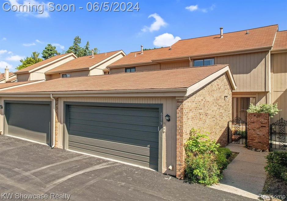 6279 Potomac Cir - Private Entrance 2 Car Gar
