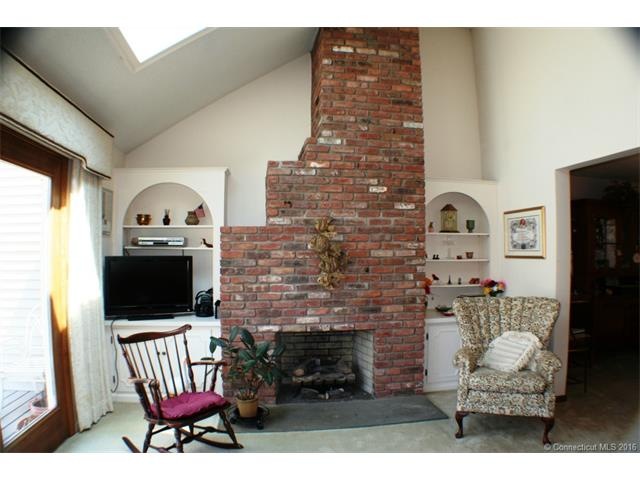 11 Coulter St unit 19, Old Saybrook, CT 06475 - photo 1
