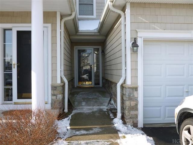 1104 Half Moon Bay Dr unit 1104, Croton On Hudson, NY 10520 - photo 1