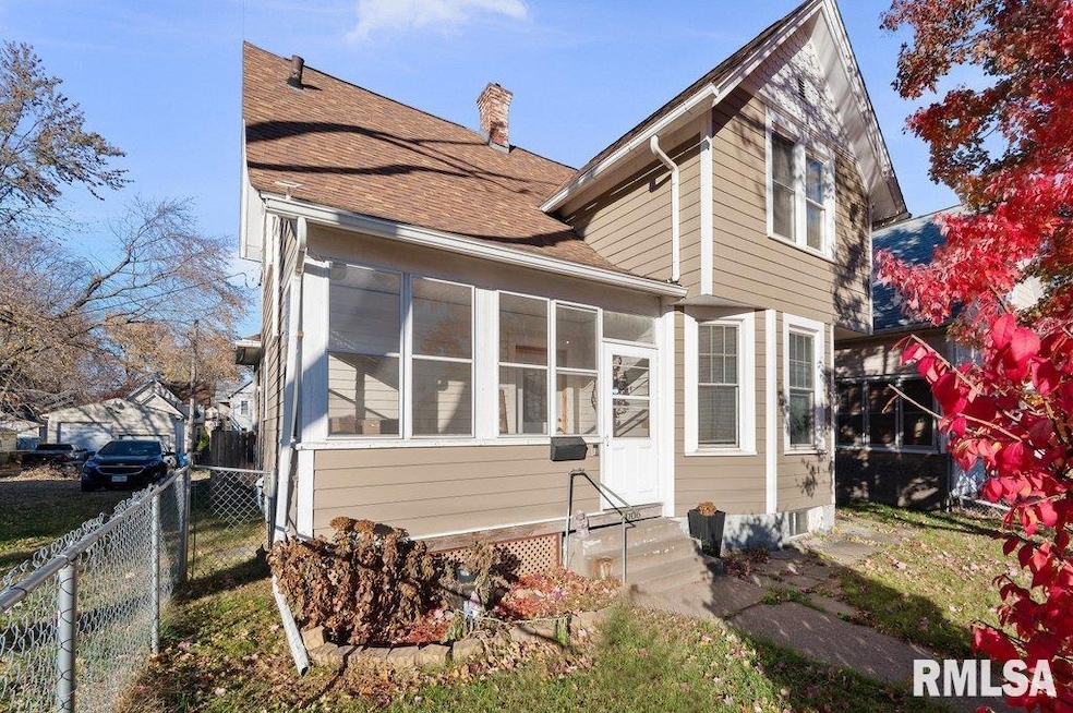 2006 Claussen St, Davenport, IA 52802 - photo 1