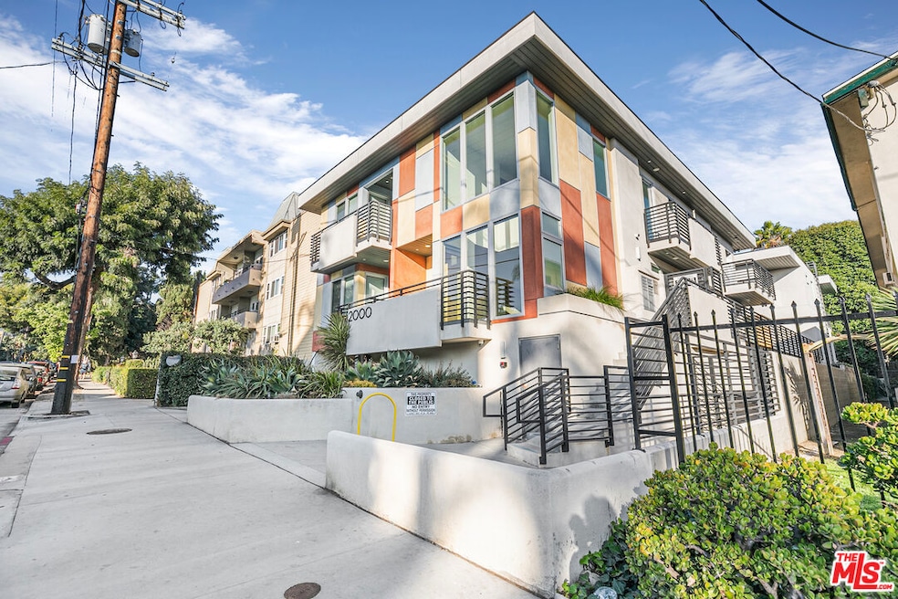 2000 N Beachwood Dr unit 4, Los Angeles, CA 90068 - photo 1