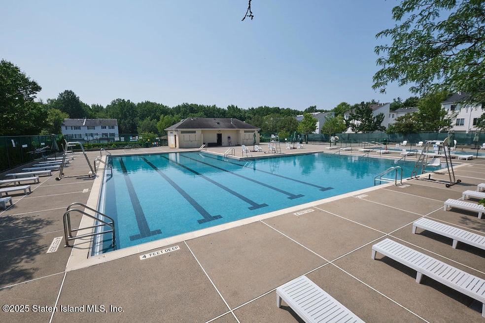 400 Aspen Knolls Way unit B2, Staten Island, NY 10312 - photo 1