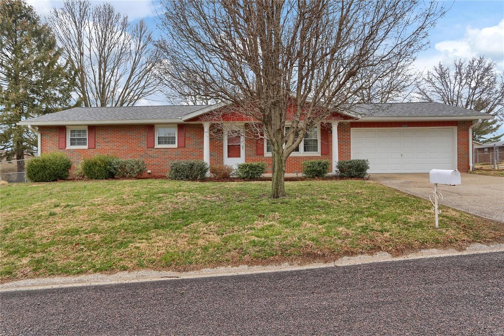 1005 Lincoln Dr, Maryville, IL 62062 - photo 1
