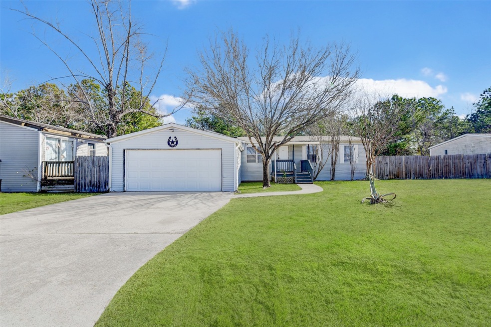 10902 Pine Desert Ln, Houston, TX 77088 - photo 1