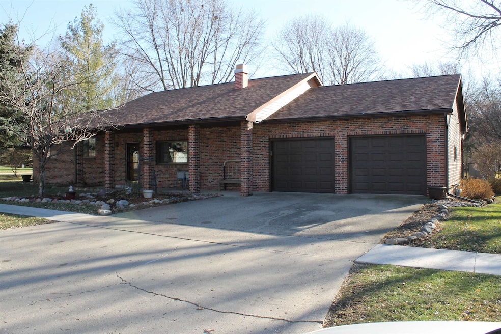 Great curb appeal in this brick and vinyl sided ra