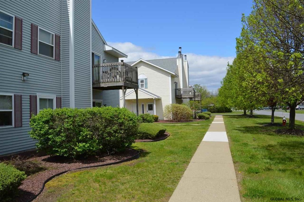 602 Cambridge Manor Dr, Schenectady, NY 12302 - photo 1