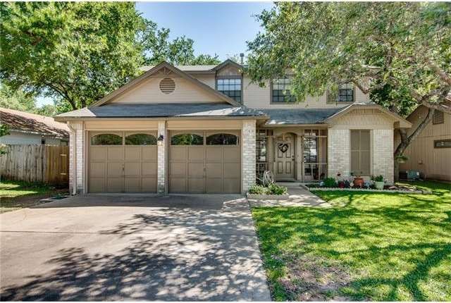 Great curb appeal - welcome home