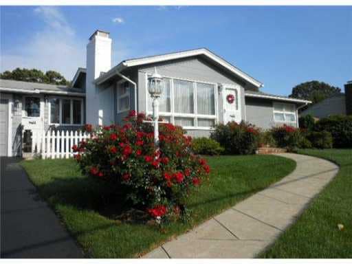 214 Glen Hills Dr, Cranston, RI 02920 - photo 1