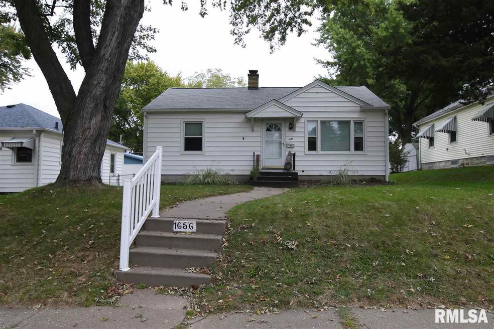 1656 W 37th St, Davenport, IA 52806 - photo 1