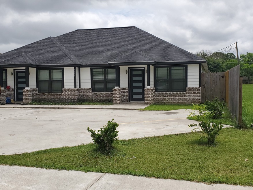 1119 Fred St unit B, Houston, TX 77088 - photo 1