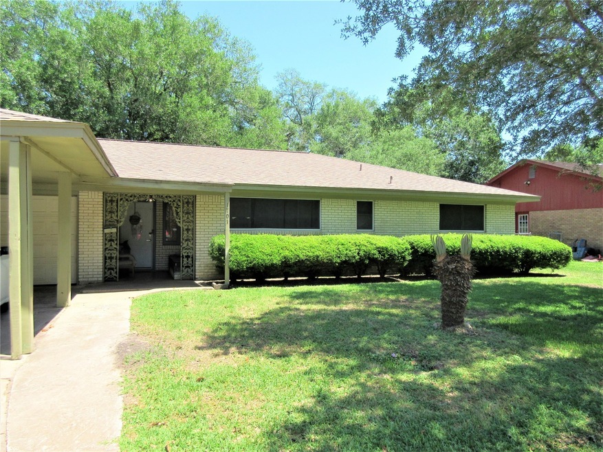 1701 Edna Ave, Bay City, TX 77414 - photo 1