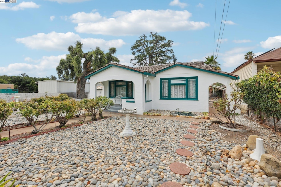 Sold $1,250,000 • Co-Listing Agent