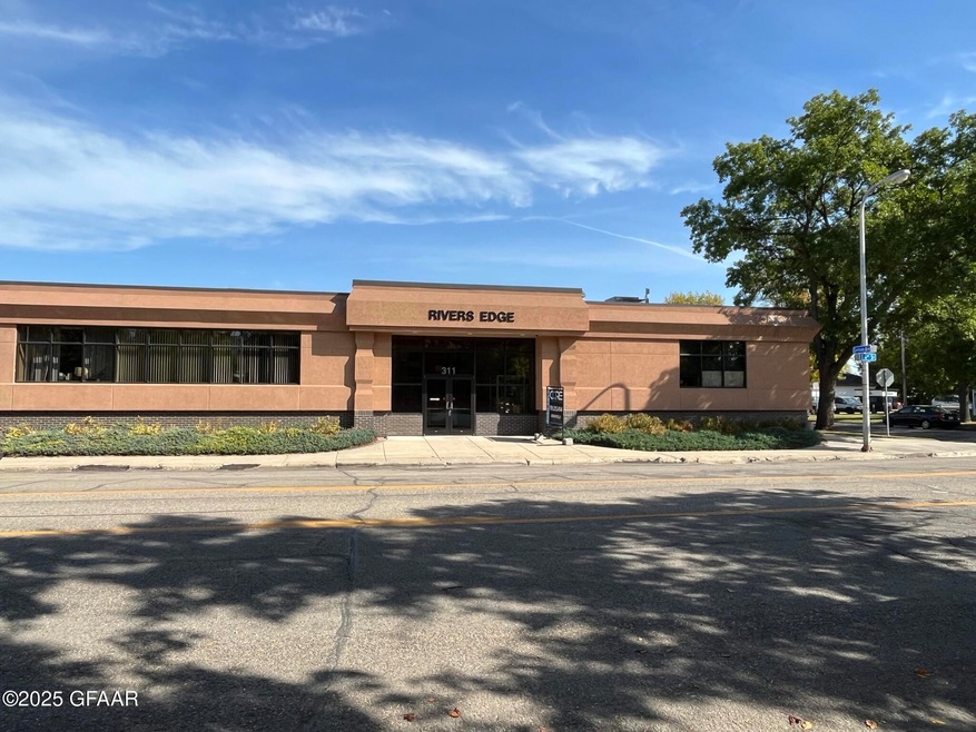 311 S 4th St unit 204, Grand Forks, ND 58201 - photo 1