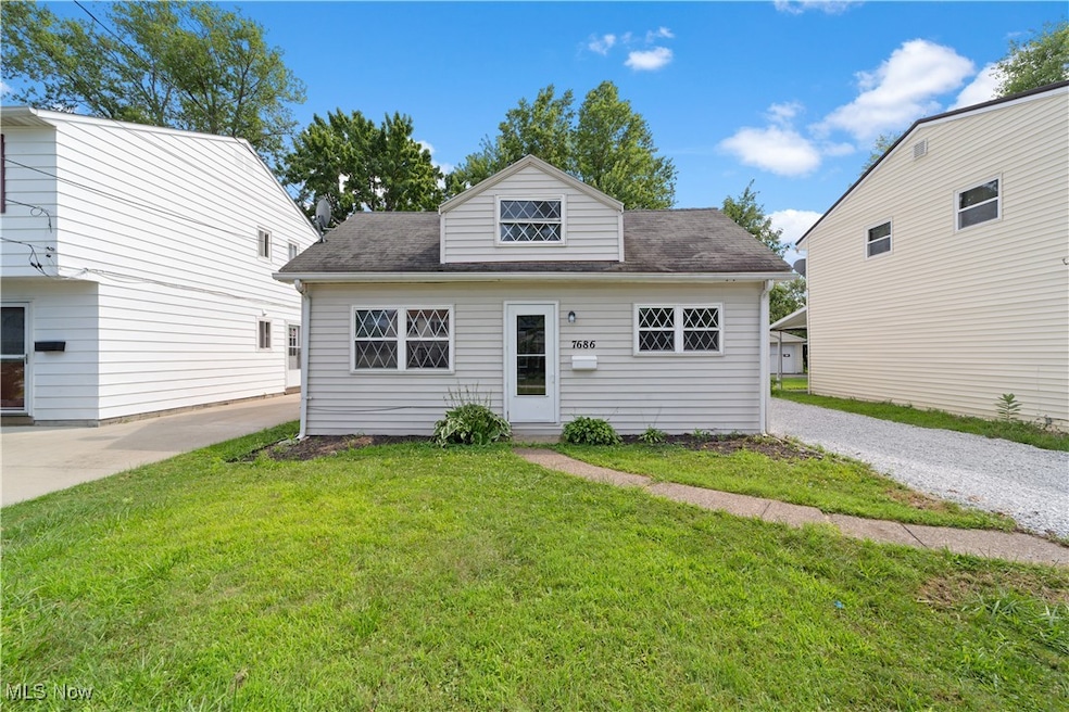 7686 Pinehurst Dr, Mentor On the Lake, OH 44060 - photo 1