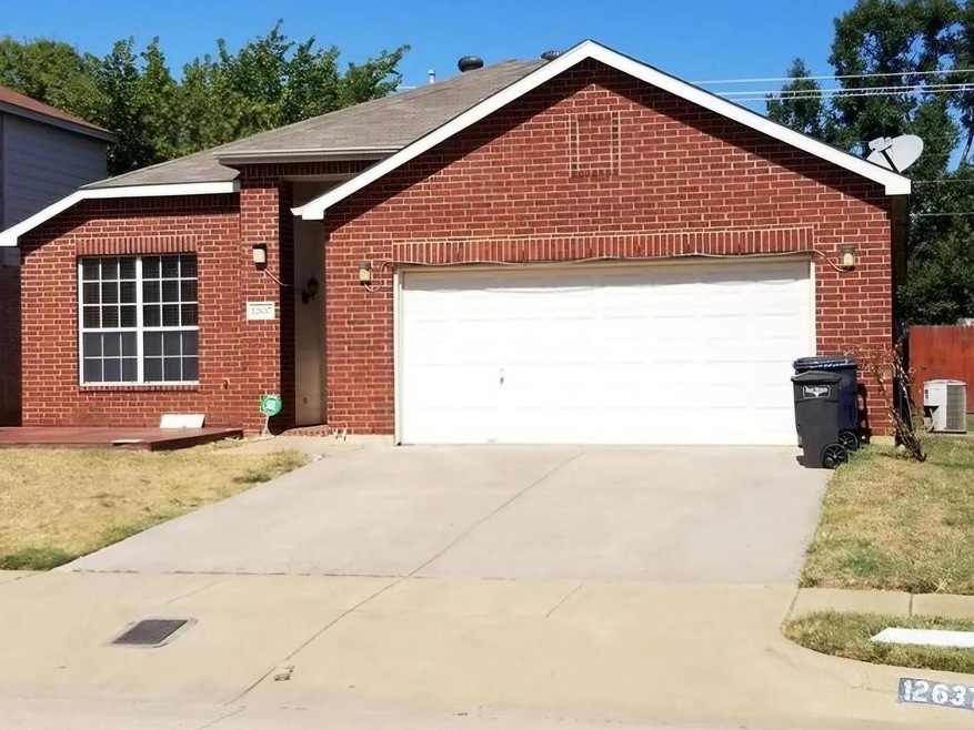 View of front of house featuring a garage and a fr