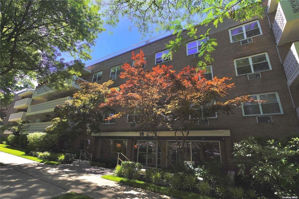 Claridge Apartment Corporation unit 2H, Great Neck, NY 11021 - photo 1