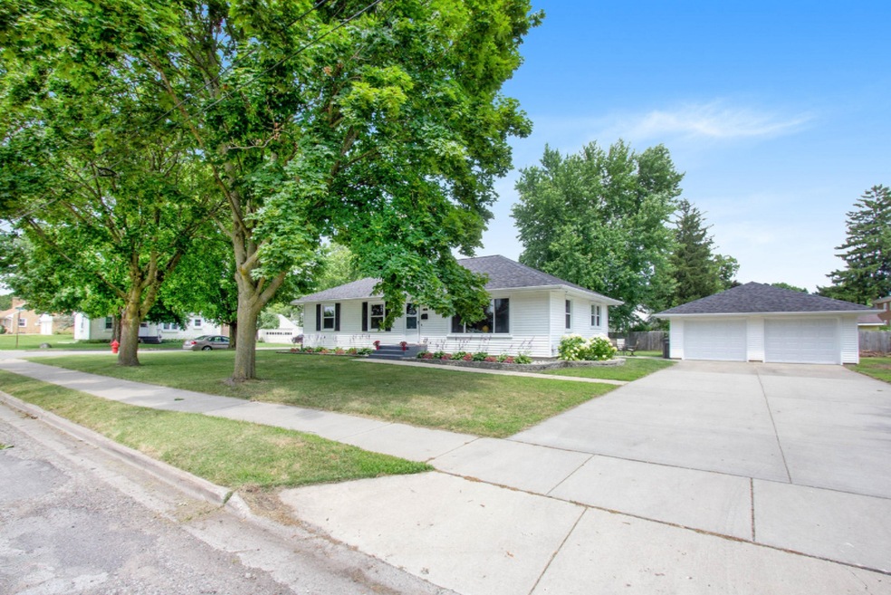 523 Amity St SE, Lowell, MI 49331 - photo 1