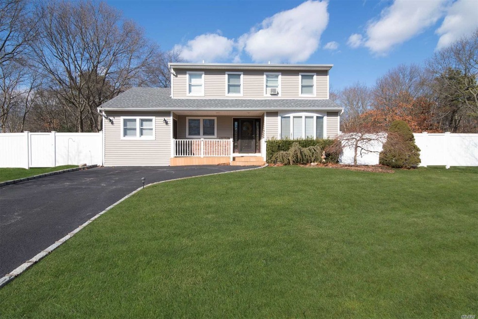 7 Deerfield Ct, Holtsville, NY 11742 - photo 1