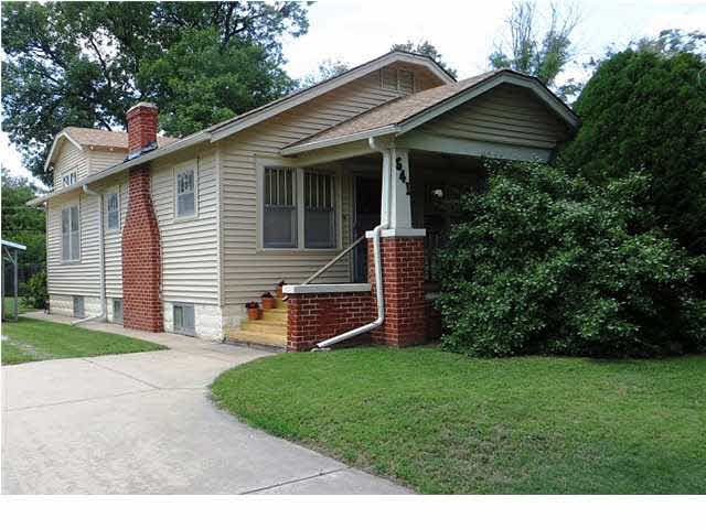 Bungalow in Central Location!