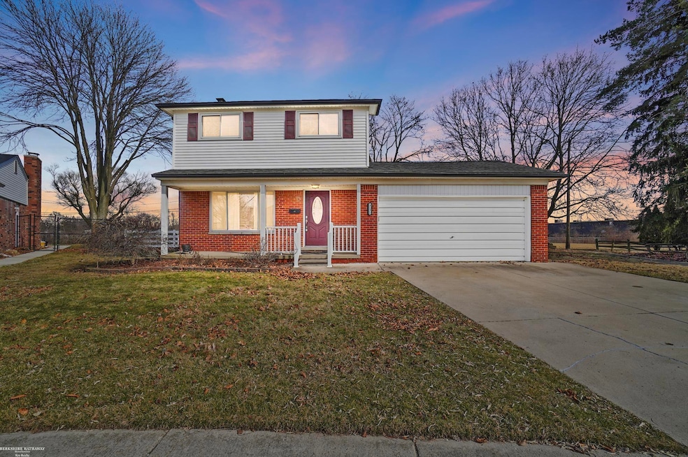 3131 Palmetto Ct, Trenton, MI 48183 - photo 1