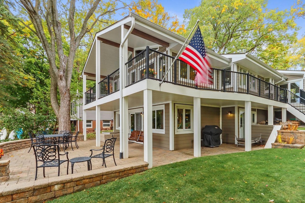 Lakeside Living